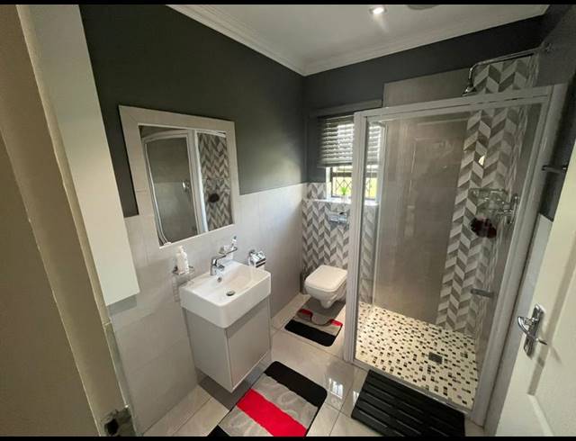 2 BEDROOM APARTMENT FOR SALE IN MALVERN